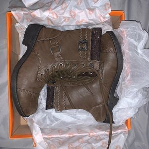 Rocket dog brown combat boots with knitting